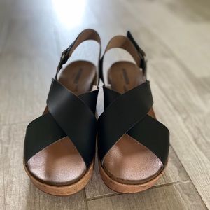 Clark’s wedge platform sandal Size 8.5